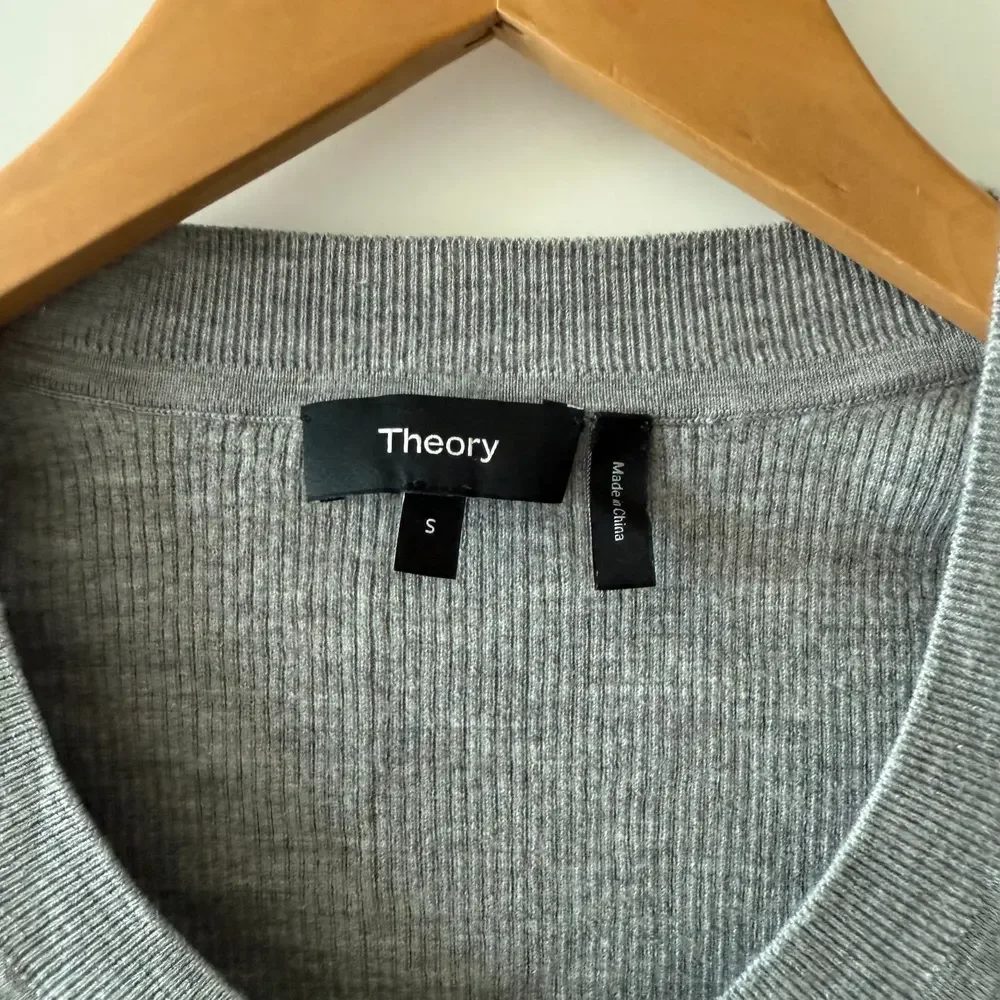 Theory • Grey Melange Regal Wool Scoop Neck Sweater - Picture 6 of 7